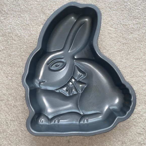Easter Bunny Baking Pan!  - Picture 2 of 4